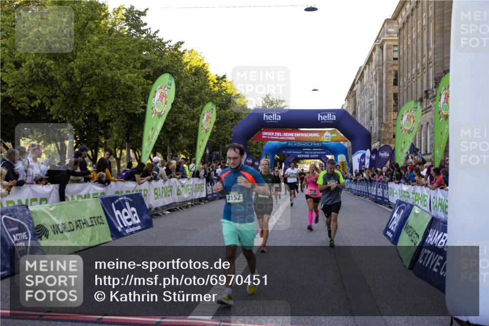 01.09.2024 - BARMER Alsterlauf Kathrin Stürmer Photography http://msf.ph/oto/6970451 01.09.2024 10:01:47 Ziel 2259, 2888, 3195, 3196, 3239, 3276, 3562, 3619, 3742, 3886, 3909, 4127, 4133, 4145, 4184, 4214, 4244, 4582, 4603, 5042, 8199, 2006, 2122, 2152, 2208, 2356, 2357, 2890, 3057, 3058, 3093, 3102, 3123, 3208, 3209, 3590, 3702, 4182, 4628, 4647, 4745, 4766, 4923, 5141, 5207 meine-sportfotos.de