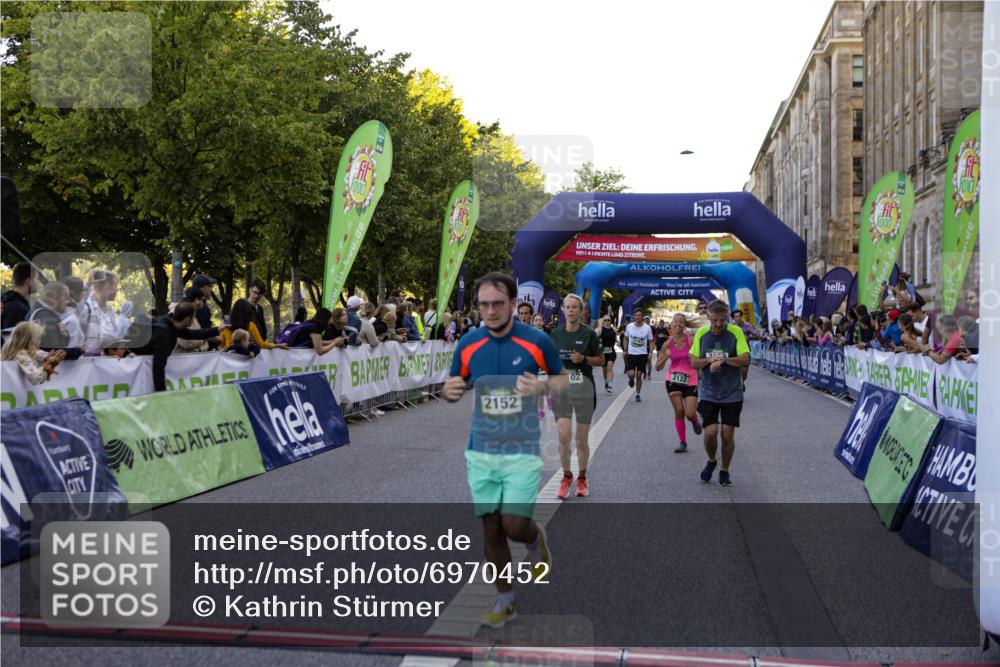 01.09.2024 - BARMER Alsterlauf Kathrin Stürmer Photography http://msf.ph/oto/6970452 01.09.2024 10:01:47 Ziel 2259, 2888, 3195, 3196, 3239, 3276, 3562, 3619, 3742, 3886, 3909, 4127, 4133, 4145, 4184, 4214, 4244, 4582, 4603, 5042, 8199, 2006, 2122, 2152, 2208, 2356, 2357, 2890, 3057, 3058, 3093, 3102, 3123, 3208, 3209, 3590, 3702, 4182, 4628, 4647, 4745, 4766, 4923, 5141, 5207 meine-sportfotos.de