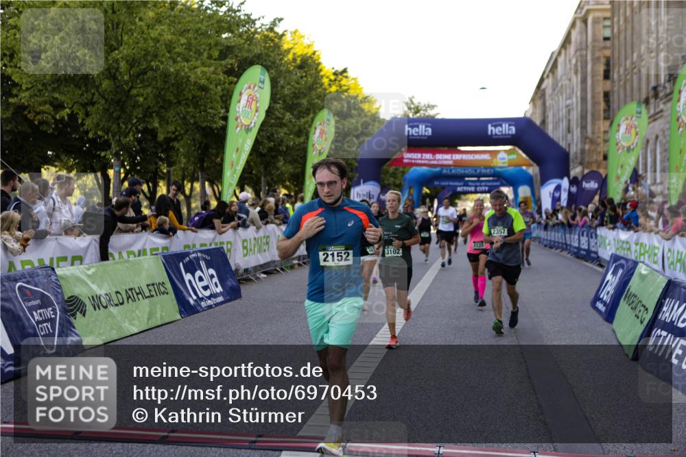 01.09.2024 - BARMER Alsterlauf Kathrin Stürmer Photography http://msf.ph/oto/6970453 01.09.2024 10:01:48 Ziel 2259, 2888, 3195, 3196, 3239, 3276, 3562, 3619, 3742, 3886, 3909, 4127, 4145, 4184, 4214, 4244, 4582, 4603, 5042, 8199, 2006, 2122, 2152, 2208, 2356, 2357, 2762, 2763, 3057, 3058, 3093, 3102, 3123, 3590, 3702, 4182, 4311, 4500, 4628, 4647, 4745, 4766, 4923, 5141, 5207 meine-sportfotos.de