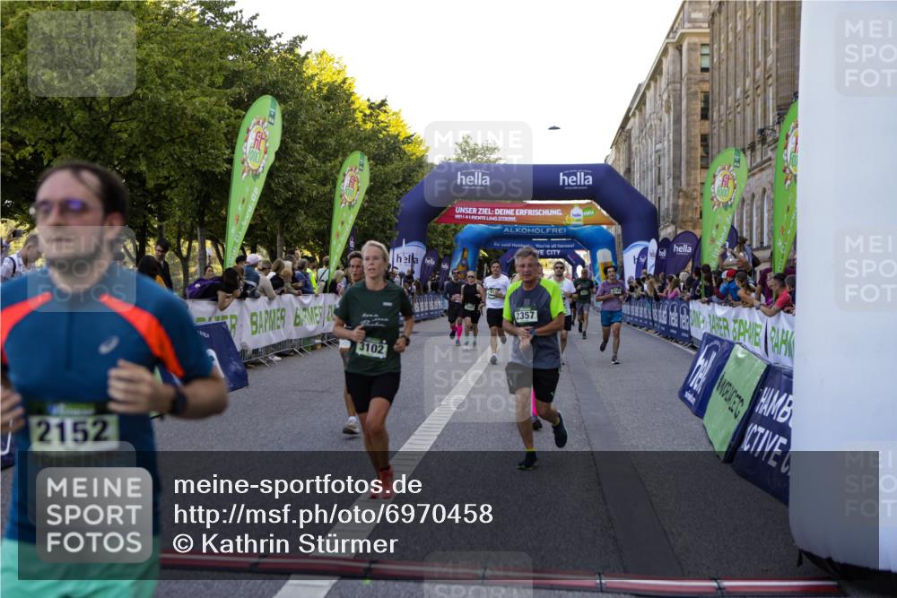 01.09.2024 - BARMER Alsterlauf Kathrin Stürmer Photography http://msf.ph/oto/6970458 01.09.2024 10:01:48 Ziel 2259, 2888, 3195, 3196, 3239, 3276, 3562, 3619, 3742, 3886, 3909, 4127, 4145, 4184, 4214, 4244, 4582, 4603, 5042, 8199, 2006, 2122, 2152, 2208, 2356, 2357, 2762, 2763, 3057, 3058, 3093, 3102, 3123, 3590, 3702, 4182, 4311, 4500, 4628, 4647, 4745, 4766, 4923, 5141, 5207 meine-sportfotos.de