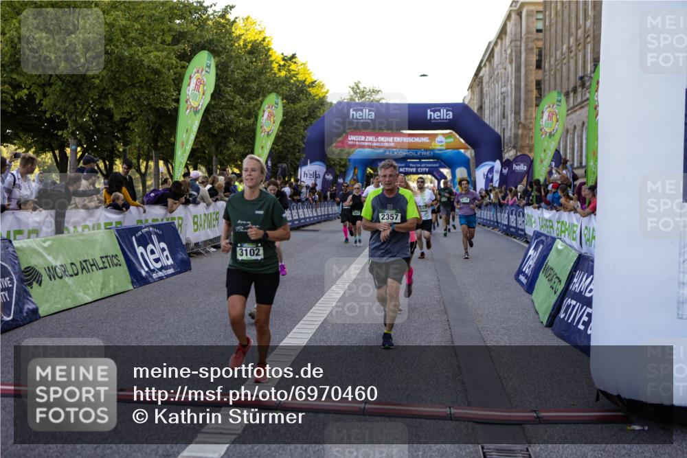 01.09.2024 - BARMER Alsterlauf Kathrin Stürmer Photography http://msf.ph/oto/6970460 01.09.2024 10:01:49 Ziel 2259, 2786, 2888, 3195, 3196, 3239, 3276, 3562, 3619, 3742, 3886, 4127, 4145, 4184, 4214, 4244, 4582, 4603, 5042, 8199, 2122, 2152, 2208, 2356, 2357, 2762, 2763, 2784, 3057, 3058, 3093, 3102, 3123, 3537, 3702, 4182, 4311, 4500, 4628, 4647, 4745, 4766, 4923, 5141, 5207 meine-sportfotos.de