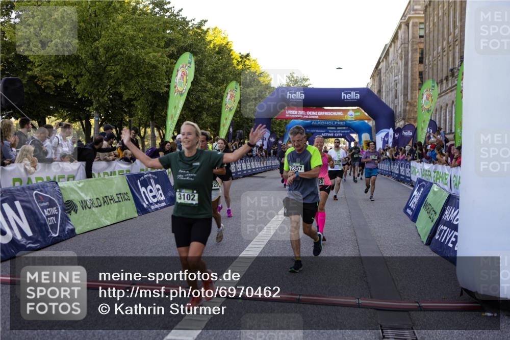 01.09.2024 - BARMER Alsterlauf Kathrin Stürmer Photography http://msf.ph/oto/6970462 01.09.2024 10:01:49 Ziel 2259, 2786, 2888, 3195, 3196, 3239, 3276, 3562, 3619, 3742, 3886, 4127, 4145, 4184, 4214, 4244, 4582, 4603, 5042, 8199, 2122, 2152, 2208, 2356, 2357, 2762, 2763, 2784, 3057, 3058, 3093, 3102, 3123, 3537, 3702, 4182, 4311, 4500, 4628, 4647, 4745, 4766, 4923, 5141, 5207 meine-sportfotos.de