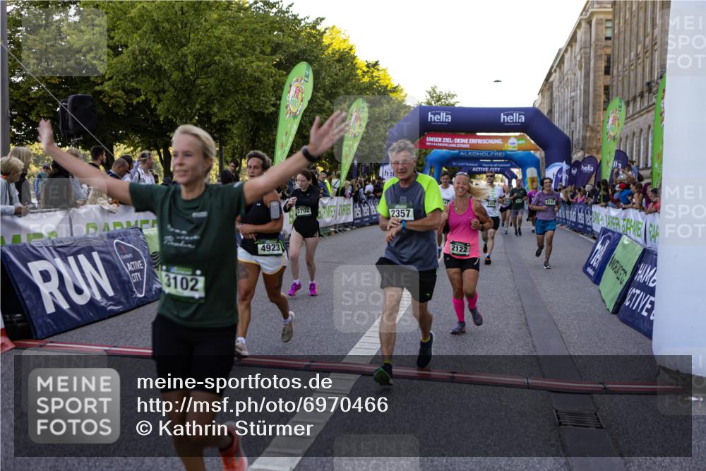 01.09.2024 - BARMER Alsterlauf Kathrin Stürmer Photography http://msf.ph/oto/6970466 01.09.2024 10:01:50 Ziel 2259, 2786, 2888, 3195, 3196, 3239, 3276, 3562, 3619, 3742, 3886, 3994, 4127, 4145, 4184, 4214, 4244, 4582, 4603, 5042, 8199, 8290, 2122, 2152, 2208, 2356, 2357, 2762, 2763, 2784, 3057, 3058, 3093, 3102, 3123, 3537, 3702, 4182, 4311, 4500, 4628, 4647, 4745, 4923, 5141, 5207 meine-sportfotos.de