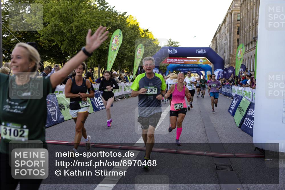 01.09.2024 - BARMER Alsterlauf Kathrin Stürmer Photography http://msf.ph/oto/6970468 01.09.2024 10:01:50 Ziel 2259, 2786, 2888, 3195, 3196, 3239, 3276, 3562, 3619, 3742, 3886, 3994, 4127, 4145, 4184, 4214, 4244, 4582, 4603, 5042, 8199, 8290, 2122, 2152, 2208, 2356, 2357, 2762, 2763, 2784, 3057, 3058, 3093, 3102, 3123, 3537, 3702, 4182, 4311, 4500, 4628, 4647, 4745, 4923, 5141, 5207 meine-sportfotos.de