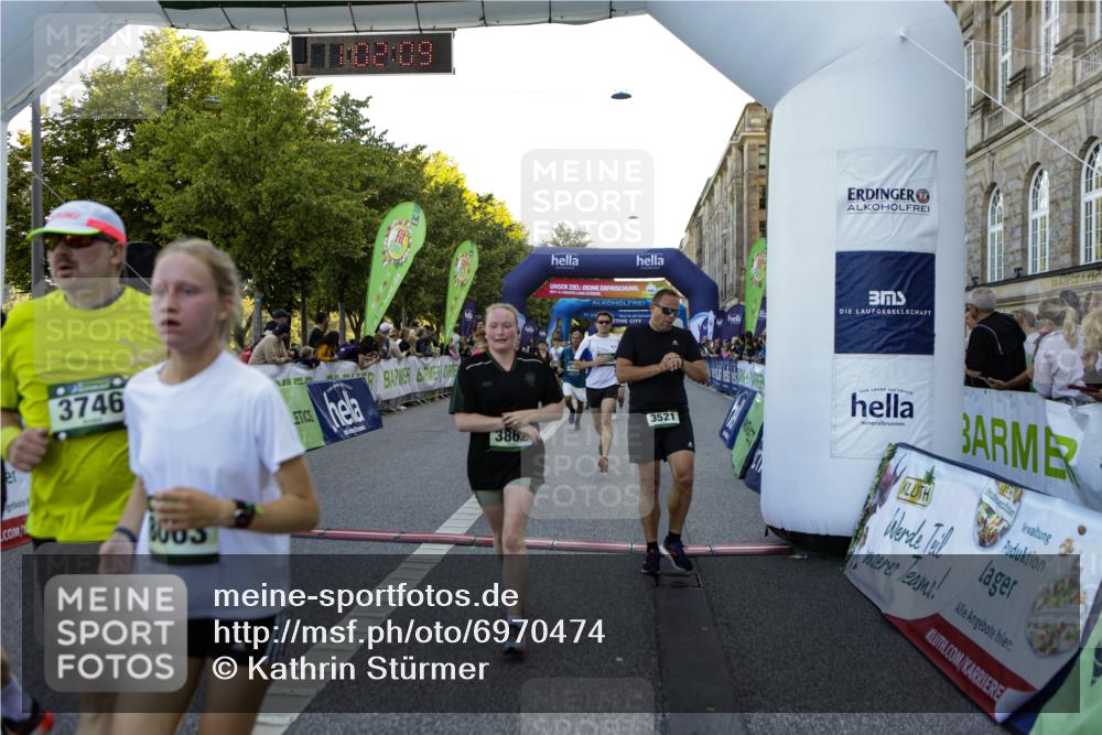 01.09.2024 - BARMER Alsterlauf Kathrin Stürmer Photography http://msf.ph/oto/6970474 01.09.2024 10:02:07 Ziel 2163, 2165, 2420, 2785, 2786, 2830, 2838, 2839, 3239, 3550, 3621, 3728, 3994, 4778, 4825, 4937, 8289, 8290, 2442, 2642, 2677, 2691, 2769, 2939, 3026, 3203, 3294, 3521, 3650, 3658, 3746, 3862, 4024, 4085, 4086, 4138, 4140, 4158, 4218, 4441, 4509, 4719, 4827, 4972, 5210, 5254, 5263, 8063, 8297 meine-sportfotos.de