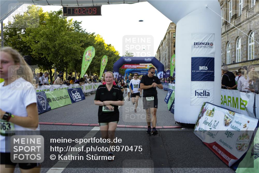 01.09.2024 - BARMER Alsterlauf Kathrin Stürmer Photography http://msf.ph/oto/6970475 01.09.2024 10:02:07 Ziel 2163, 2165, 2420, 2785, 2786, 2830, 2838, 2839, 3239, 3550, 3621, 3728, 3994, 4778, 4825, 4937, 8289, 8290, 2442, 2642, 2677, 2691, 2769, 2939, 3026, 3203, 3294, 3521, 3650, 3658, 3746, 3862, 4024, 4085, 4086, 4138, 4140, 4158, 4218, 4441, 4509, 4719, 4827, 4972, 5210, 5254, 5263, 8063, 8297 meine-sportfotos.de