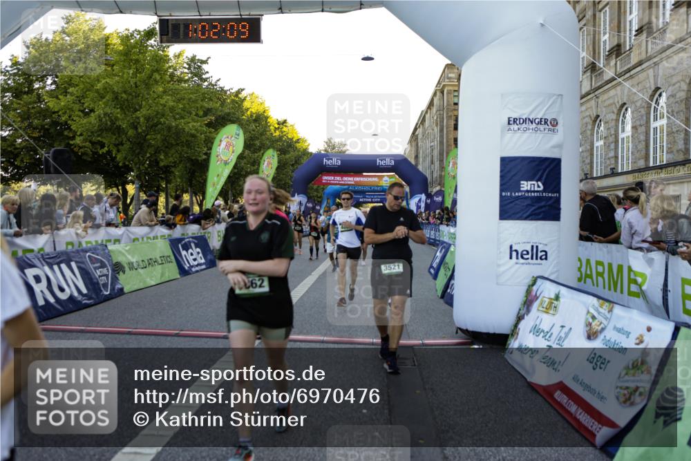 01.09.2024 - BARMER Alsterlauf Kathrin Stürmer Photography http://msf.ph/oto/6970476 01.09.2024 10:02:07 Ziel 2163, 2165, 2420, 2785, 2786, 2830, 2838, 2839, 3239, 3550, 3621, 3728, 3994, 4778, 4825, 4937, 8289, 8290, 2442, 2642, 2677, 2691, 2769, 2939, 3026, 3203, 3294, 3521, 3650, 3658, 3746, 3862, 4024, 4085, 4086, 4138, 4140, 4158, 4218, 4441, 4509, 4719, 4827, 4972, 5210, 5254, 5263, 8063, 8297 meine-sportfotos.de
