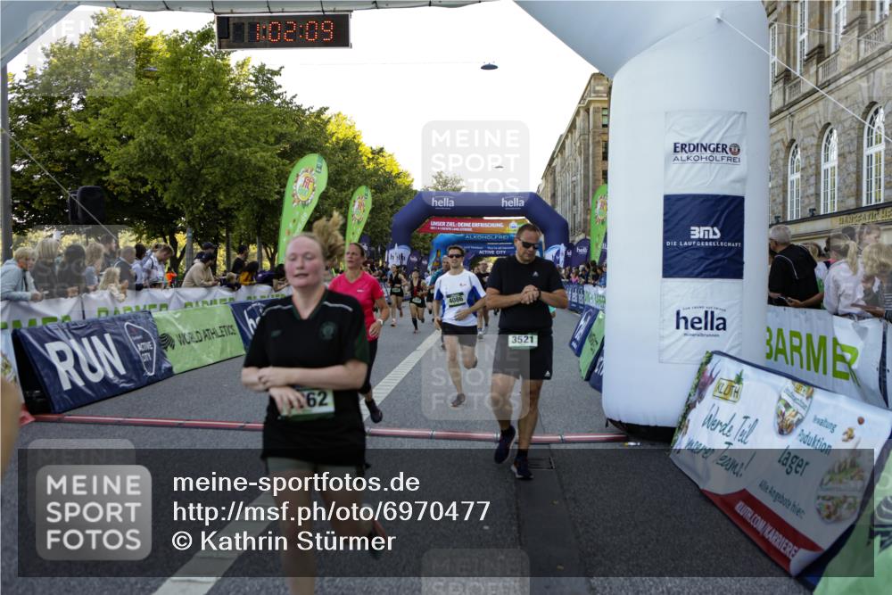 01.09.2024 - BARMER Alsterlauf Kathrin Stürmer Photography http://msf.ph/oto/6970477 01.09.2024 10:02:07 Ziel 2163, 2165, 2420, 2785, 2786, 2830, 2838, 2839, 3239, 3550, 3621, 3728, 3994, 4778, 4825, 4937, 8289, 8290, 2442, 2642, 2677, 2691, 2769, 2939, 3026, 3203, 3294, 3521, 3650, 3658, 3746, 3862, 4024, 4085, 4086, 4138, 4140, 4158, 4218, 4441, 4509, 4719, 4827, 4972, 5210, 5254, 5263, 8063, 8297 meine-sportfotos.de