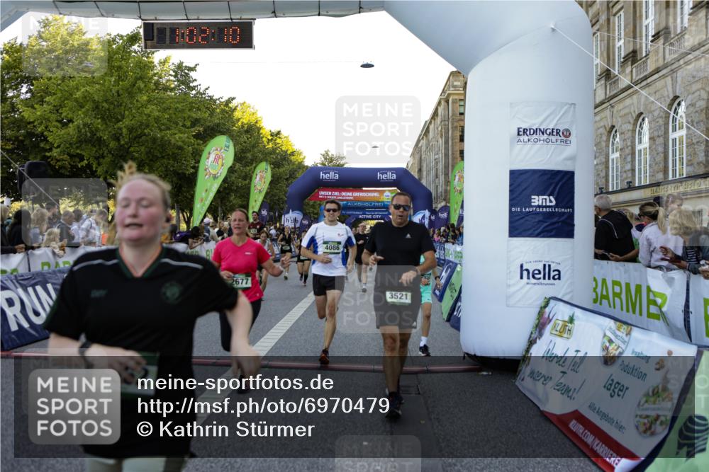 01.09.2024 - BARMER Alsterlauf Kathrin Stürmer Photography http://msf.ph/oto/6970479 01.09.2024 10:02:08 Ziel 2163, 2165, 2420, 2785, 2786, 2830, 2838, 2839, 3550, 3621, 3728, 3994, 4778, 4825, 4937, 8289, 8290, 2116, 2442, 2642, 2677, 2691, 2769, 2939, 3026, 3203, 3294, 3521, 3650, 3658, 3746, 3862, 4024, 4085, 4086, 4138, 4158, 4218, 4441, 4509, 4719, 4827, 4972, 5210, 5254, 5263, 8063, 8297 meine-sportfotos.de