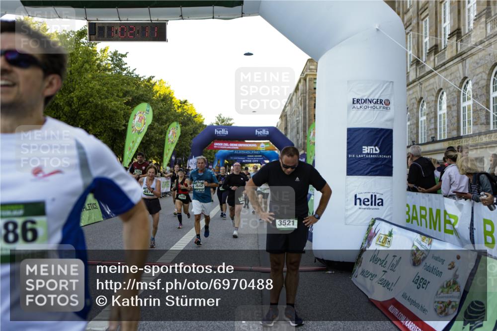 01.09.2024 - BARMER Alsterlauf Kathrin Stürmer Photography http://msf.ph/oto/6970488 01.09.2024 10:02:09 Ziel 2163, 2165, 2420, 2785, 2786, 2830, 2838, 2839, 3550, 3621, 3728, 3994, 4778, 4825, 4937, 8289, 8290, 2116, 2442, 2642, 2677, 2691, 2769, 2939, 3026, 3203, 3294, 3521, 3650, 3658, 3746, 3862, 4024, 4085, 4086, 4138, 4218, 4441, 4509, 4719, 4972, 5210, 5254, 5263, 8063, 8297 meine-sportfotos.de