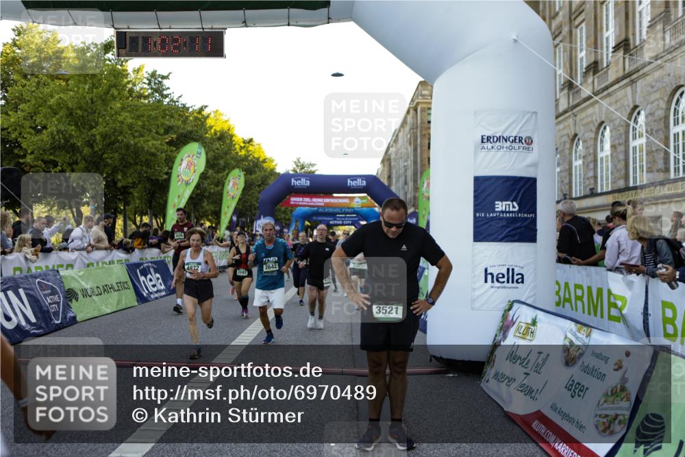 01.09.2024 - BARMER Alsterlauf Kathrin Stürmer Photography http://msf.ph/oto/6970489 01.09.2024 10:02:09 Ziel 2163, 2165, 2420, 2785, 2786, 2830, 2838, 2839, 3550, 3621, 3728, 3994, 4778, 4825, 4937, 8289, 8290, 2116, 2442, 2642, 2677, 2691, 2769, 2939, 3026, 3203, 3294, 3521, 3650, 3658, 3746, 3862, 4024, 4085, 4086, 4138, 4218, 4441, 4509, 4719, 4972, 5210, 5254, 5263, 8063, 8297 meine-sportfotos.de