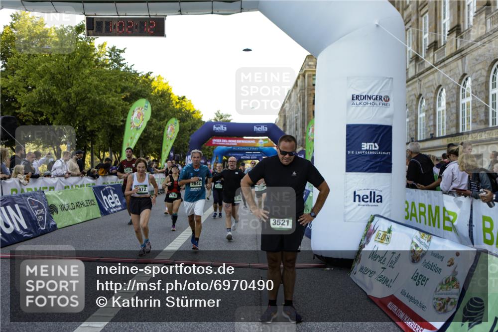 01.09.2024 - BARMER Alsterlauf Kathrin Stürmer Photography http://msf.ph/oto/6970490 01.09.2024 10:02:10 Ziel 2163, 2165, 2420, 2785, 2830, 2838, 2839, 3550, 3621, 3728, 3994, 4778, 4825, 4937, 8289, 8290, 2116, 2442, 2642, 2677, 2691, 2769, 2939, 3026, 3203, 3294, 3521, 3650, 3746, 3862, 4024, 4085, 4086, 4138, 4218, 4441, 4509, 4719, 4972, 5210, 5254, 5263, 8063, 8297 meine-sportfotos.de