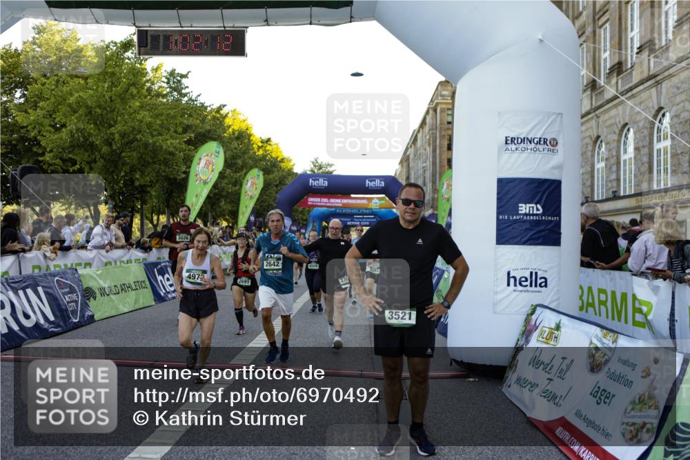 01.09.2024 - BARMER Alsterlauf Kathrin Stürmer Photography http://msf.ph/oto/6970492 01.09.2024 10:02:10 Ziel 2163, 2165, 2420, 2785, 2830, 2838, 2839, 3550, 3621, 3728, 3994, 4778, 4825, 4937, 8289, 8290, 2116, 2442, 2642, 2677, 2691, 2769, 2939, 3026, 3203, 3294, 3521, 3650, 3746, 3862, 4024, 4085, 4086, 4138, 4218, 4441, 4509, 4719, 4972, 5210, 5254, 5263, 8063, 8297 meine-sportfotos.de