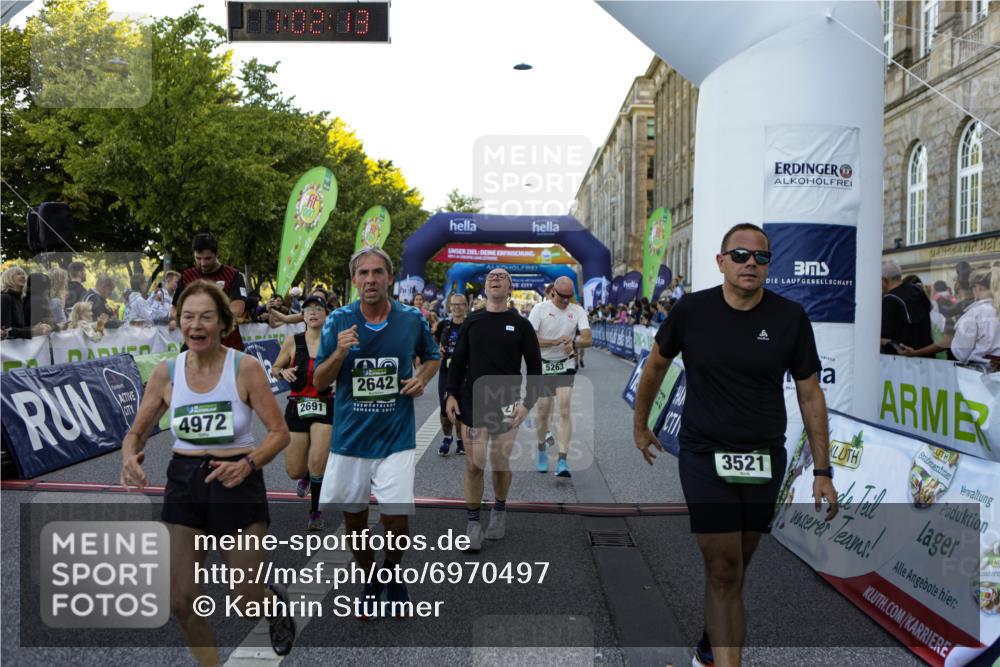 01.09.2024 - BARMER Alsterlauf Kathrin Stürmer Photography http://msf.ph/oto/6970497 01.09.2024 10:02:11 Ziel 2163, 2165, 2420, 2785, 2830, 2838, 2839, 3550, 3621, 3728, 4079, 4778, 4825, 4937, 4947, 8289, 2116, 2442, 2642, 2677, 2691, 2769, 2939, 3026, 3203, 3294, 3521, 3650, 3746, 3862, 4085, 4086, 4138, 4218, 4441, 4509, 4719, 4972, 5210, 5254, 5263, 8063, 8297 meine-sportfotos.de