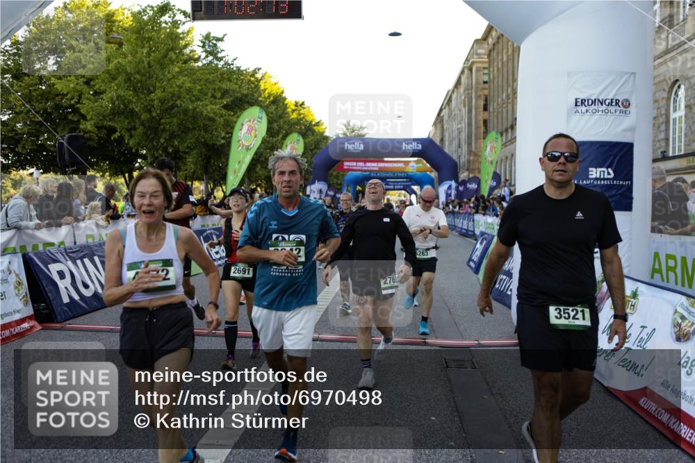 01.09.2024 - BARMER Alsterlauf Kathrin Stürmer Photography http://msf.ph/oto/6970498 01.09.2024 10:02:11 Ziel 2163, 2165, 2420, 2785, 2830, 2838, 2839, 3550, 3621, 3728, 4079, 4778, 4825, 4937, 4947, 8289, 2116, 2442, 2642, 2677, 2691, 2769, 2939, 3026, 3203, 3294, 3521, 3650, 3746, 3862, 4085, 4086, 4138, 4218, 4441, 4509, 4719, 4972, 5210, 5254, 5263, 8063, 8297 meine-sportfotos.de