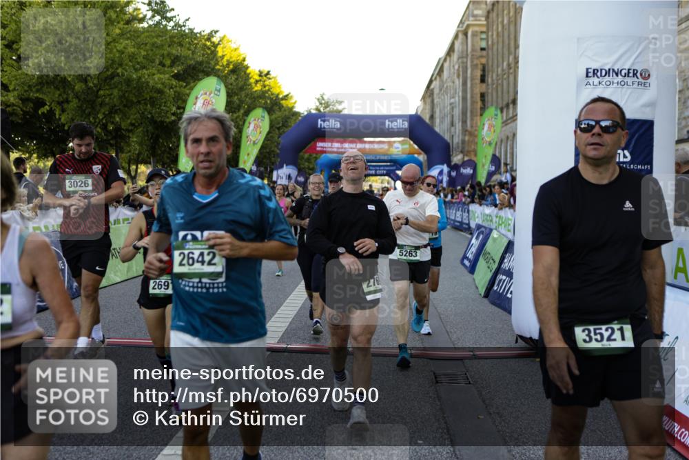 01.09.2024 - BARMER Alsterlauf Kathrin Stürmer Photography http://msf.ph/oto/6970500 01.09.2024 10:02:12 Ziel 2163, 2165, 2420, 2785, 2830, 2838, 2839, 3129, 3550, 3621, 4079, 4778, 4825, 4937, 4947, 8289, 2116, 2442, 2642, 2677, 2691, 2769, 2939, 3026, 3203, 3294, 3521, 3650, 3746, 3862, 4085, 4086, 4138, 4218, 4441, 4509, 4719, 4972, 5210, 5254, 5263, 8297 meine-sportfotos.de