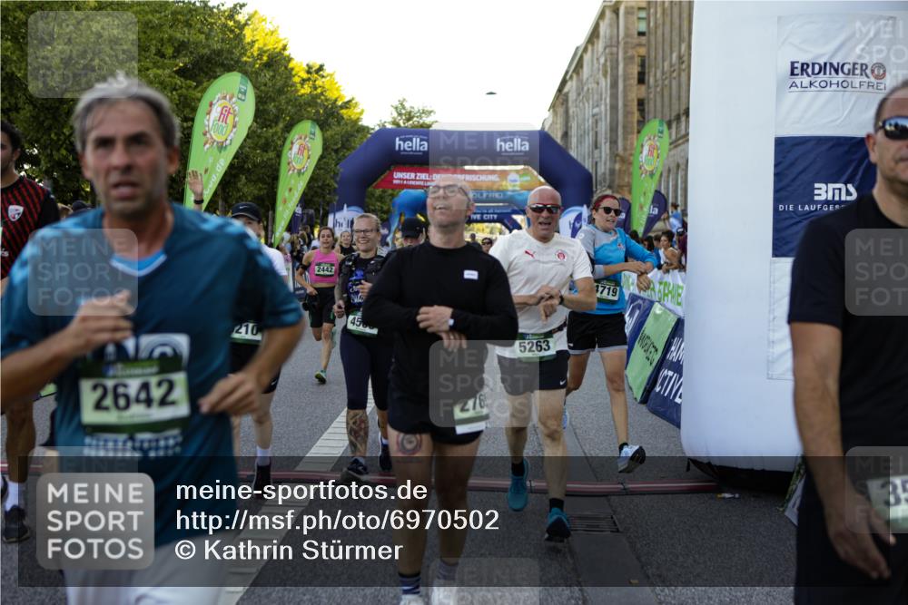 01.09.2024 - BARMER Alsterlauf Kathrin Stürmer Photography http://msf.ph/oto/6970502 01.09.2024 10:02:12 Ziel 2163, 2165, 2420, 2785, 2830, 2838, 2839, 3129, 3550, 3621, 4079, 4778, 4825, 4937, 4947, 8289, 2116, 2442, 2642, 2677, 2691, 2769, 2939, 3026, 3203, 3294, 3521, 3650, 3746, 3862, 4085, 4086, 4138, 4218, 4441, 4509, 4719, 4972, 5210, 5254, 5263, 8297 meine-sportfotos.de