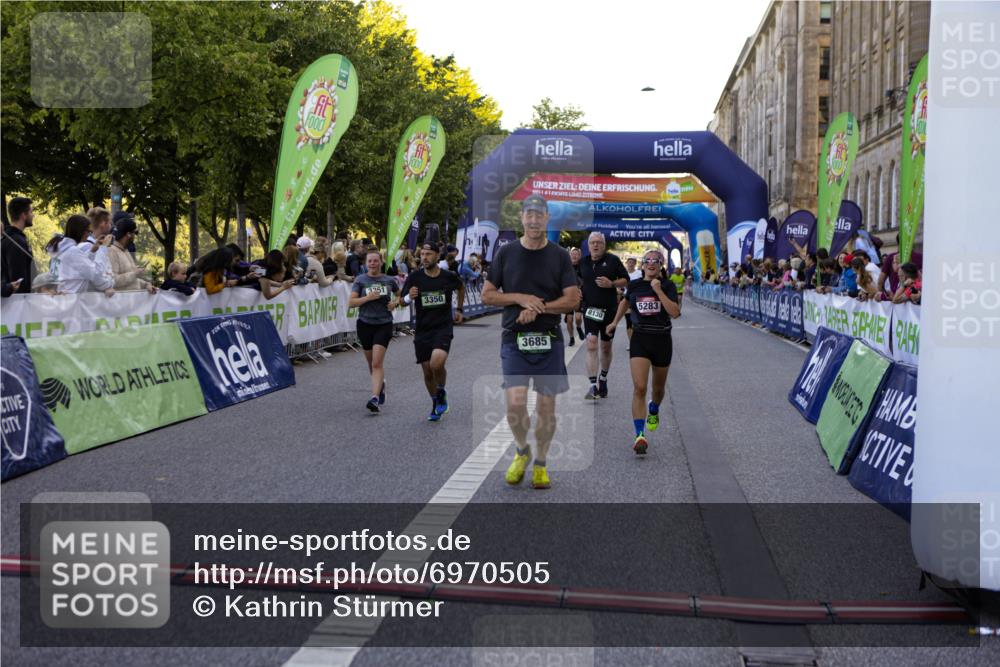 01.09.2024 - BARMER Alsterlauf Kathrin Stürmer Photography http://msf.ph/oto/6970505 01.09.2024 10:02:21 Ziel 2163, 2785, 2837, 3129, 3505, 3550, 3616, 3621, 4079, 4778, 4947, 8344, 8348, 2116, 2260, 2656, 2657, 3294, 3350, 3351, 3685, 3958, 4218, 4441, 5283, 8130 meine-sportfotos.de