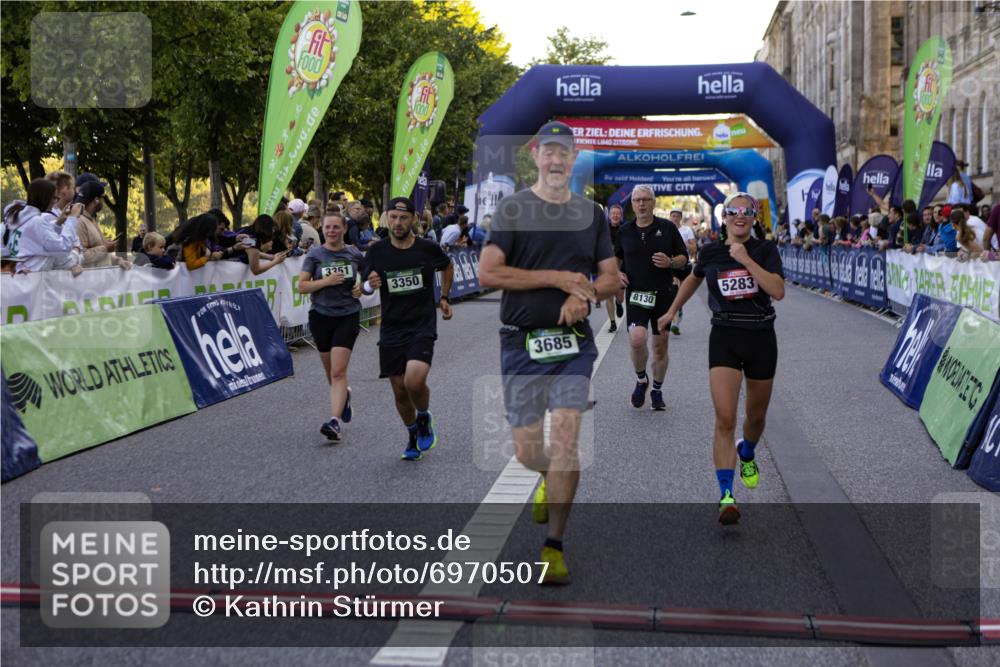 01.09.2024 - BARMER Alsterlauf Kathrin Stürmer Photography http://msf.ph/oto/6970507 01.09.2024 10:02:22 Ziel 2163, 2785, 2837, 3040, 3129, 3361, 3505, 3550, 3616, 3621, 4079, 4121, 4778, 4947, 8344, 8348, 2116, 2260, 2656, 2657, 3294, 3350, 3351, 3685, 3958, 4441, 5283, 8130 meine-sportfotos.de