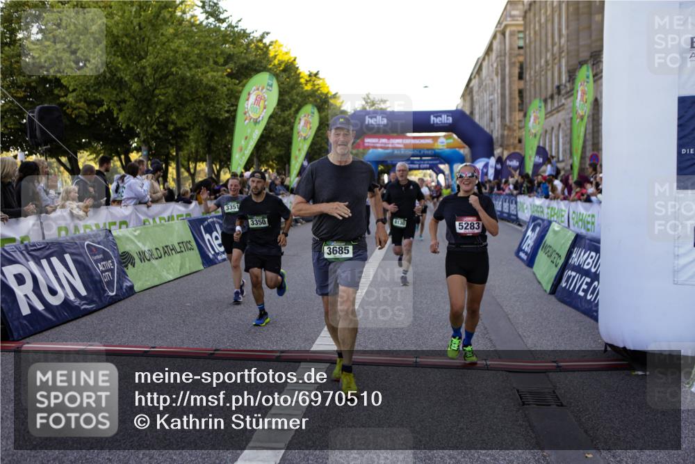 01.09.2024 - BARMER Alsterlauf Kathrin Stürmer Photography http://msf.ph/oto/6970510 01.09.2024 10:02:22 Ziel 2163, 2785, 2837, 3040, 3129, 3361, 3505, 3550, 3616, 3621, 4079, 4121, 4778, 4947, 8344, 8348, 2116, 2260, 2656, 2657, 3294, 3350, 3351, 3685, 3958, 4441, 5283, 8130 meine-sportfotos.de