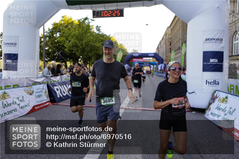 01.09.2024 - BARMER Alsterlauf Kathrin Stürmer Photography http://msf.ph/oto/6970516 01.09.2024 10:02:23 Ziel 2785, 2837, 3040, 3129, 3188, 3361, 3505, 3550, 3616, 3621, 4079, 4121, 4122, 4778, 4947, 8344, 8348, 2116, 2260, 2656, 2657, 3350, 3351, 3685, 3958, 5037, 5283, 8130 meine-sportfotos.de