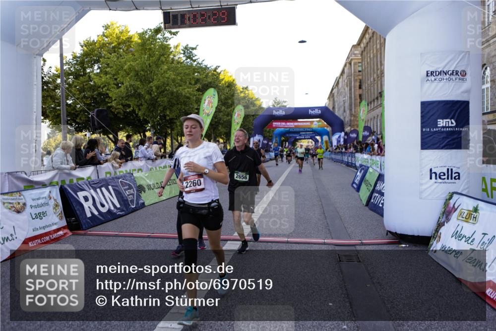 01.09.2024 - BARMER Alsterlauf Kathrin Stürmer Photography http://msf.ph/oto/6970519 01.09.2024 10:02:27 Ziel 2094, 2750, 2802, 2837, 3040, 3116, 3129, 3188, 3361, 3494, 3505, 3572, 3616, 4079, 4121, 4122, 4778, 4947, 8344, 8348, 2260, 2656, 2657, 2823, 3350, 3351, 3685, 3958, 4169, 4308, 4892, 5037, 5283, 8130 meine-sportfotos.de