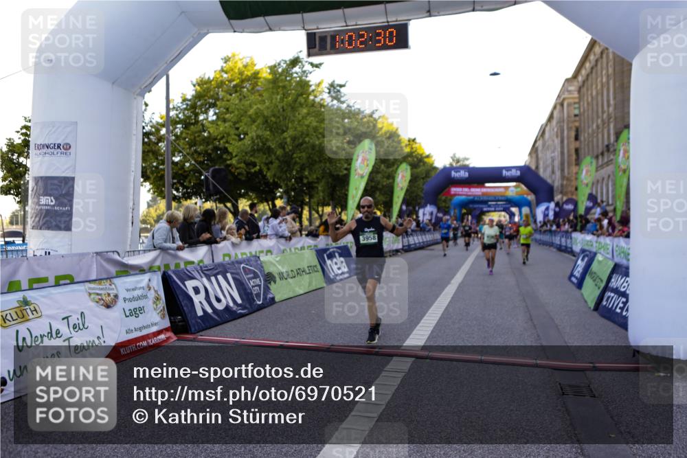 01.09.2024 - BARMER Alsterlauf Kathrin Stürmer Photography http://msf.ph/oto/6970521 01.09.2024 10:02:29 Ziel 2094, 2750, 2802, 2837, 3040, 3116, 3129, 3188, 3361, 3494, 3505, 3572, 3616, 4079, 4121, 4122, 4947, 8344, 8348, 2098, 2099, 2260, 2656, 2657, 2823, 3350, 3351, 3591, 3958, 3979, 4169, 4308, 4703, 4892, 5037, 8130 meine-sportfotos.de