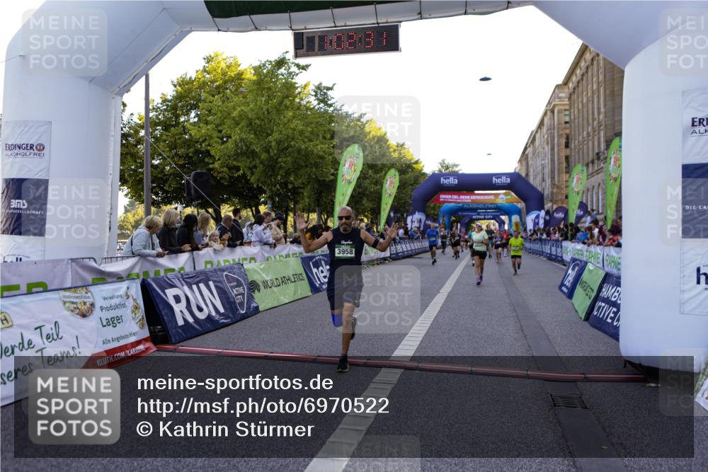 01.09.2024 - BARMER Alsterlauf Kathrin Stürmer Photography http://msf.ph/oto/6970522 01.09.2024 10:02:29 Ziel 2094, 2750, 2802, 2837, 3040, 3116, 3129, 3188, 3361, 3494, 3505, 3572, 3616, 4079, 4121, 4122, 4947, 8344, 8348, 2098, 2099, 2260, 2656, 2657, 2823, 3350, 3351, 3591, 3958, 3979, 4169, 4308, 4703, 4892, 5037, 8130 meine-sportfotos.de