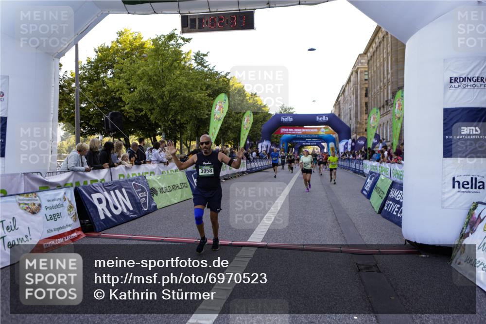 01.09.2024 - BARMER Alsterlauf Kathrin Stürmer Photography http://msf.ph/oto/6970523 01.09.2024 10:02:29 Ziel 2094, 2750, 2802, 2837, 3040, 3116, 3129, 3188, 3361, 3494, 3505, 3572, 3616, 4079, 4121, 4122, 4947, 8344, 8348, 2098, 2099, 2260, 2656, 2657, 2823, 3350, 3351, 3591, 3958, 3979, 4169, 4308, 4703, 4892, 5037, 8130 meine-sportfotos.de