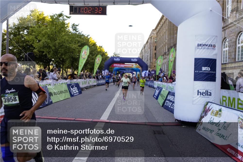 01.09.2024 - BARMER Alsterlauf Kathrin Stürmer Photography http://msf.ph/oto/6970529 01.09.2024 10:02:30 Ziel 2094, 2750, 2802, 2837, 3040, 3116, 3129, 3188, 3361, 3494, 3505, 3572, 3616, 3818, 4079, 4121, 4122, 4947, 8344, 8348, 2098, 2099, 2112, 2260, 2656, 2657, 2823, 3591, 3958, 3979, 4169, 4308, 4703, 4892, 5033, 5037, 8130 meine-sportfotos.de