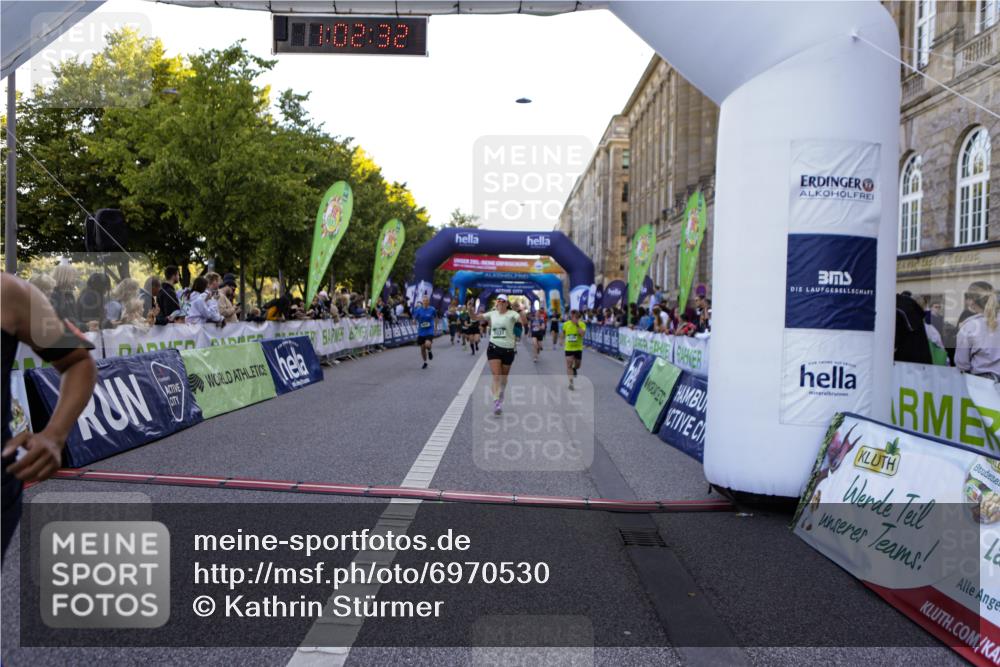 01.09.2024 - BARMER Alsterlauf Kathrin Stürmer Photography http://msf.ph/oto/6970530 01.09.2024 10:02:30 Ziel 2094, 2750, 2802, 2837, 3040, 3116, 3129, 3188, 3361, 3494, 3505, 3572, 3616, 3818, 4079, 4121, 4122, 4947, 8344, 8348, 2098, 2099, 2112, 2260, 2656, 2657, 2823, 3591, 3958, 3979, 4169, 4308, 4703, 4892, 5033, 5037, 8130 meine-sportfotos.de