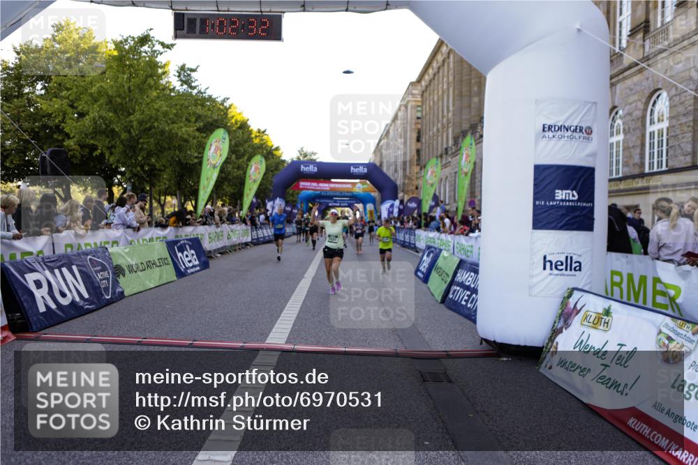 01.09.2024 - BARMER Alsterlauf Kathrin Stürmer Photography http://msf.ph/oto/6970531 01.09.2024 10:02:30 Ziel 2094, 2750, 2802, 2837, 3040, 3116, 3129, 3188, 3361, 3494, 3505, 3572, 3616, 3818, 4079, 4121, 4122, 4947, 8344, 8348, 2098, 2099, 2112, 2260, 2656, 2657, 2823, 3591, 3958, 3979, 4169, 4308, 4703, 4892, 5033, 5037, 8130 meine-sportfotos.de