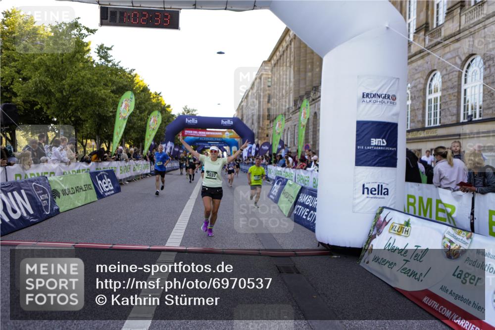 01.09.2024 - BARMER Alsterlauf Kathrin Stürmer Photography http://msf.ph/oto/6970537 01.09.2024 10:02:31 Ziel 2094, 2154, 2750, 2802, 2837, 3040, 3116, 3129, 3188, 3361, 3494, 3505, 3572, 3616, 3818, 4079, 4121, 4122, 4947, 8344, 8348, 2098, 2099, 2112, 2134, 2210, 2260, 2656, 2657, 2823, 3163, 3284, 3591, 3958, 3979, 4106, 4169, 4308, 4703, 4892, 5033, 5037 meine-sportfotos.de