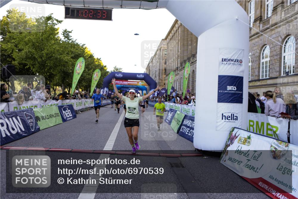 01.09.2024 - BARMER Alsterlauf Kathrin Stürmer Photography http://msf.ph/oto/6970539 01.09.2024 10:02:32 Ziel 2094, 2154, 2474, 2750, 2802, 2837, 3040, 3116, 3129, 3188, 3361, 3494, 3505, 3572, 3616, 3818, 4121, 4122, 8344, 8348, 2098, 2099, 2112, 2134, 2210, 2260, 2656, 2657, 2823, 3163, 3226, 3284, 3591, 3958, 3979, 4106, 4169, 4308, 4406, 4703, 4892, 5033, 5037 meine-sportfotos.de