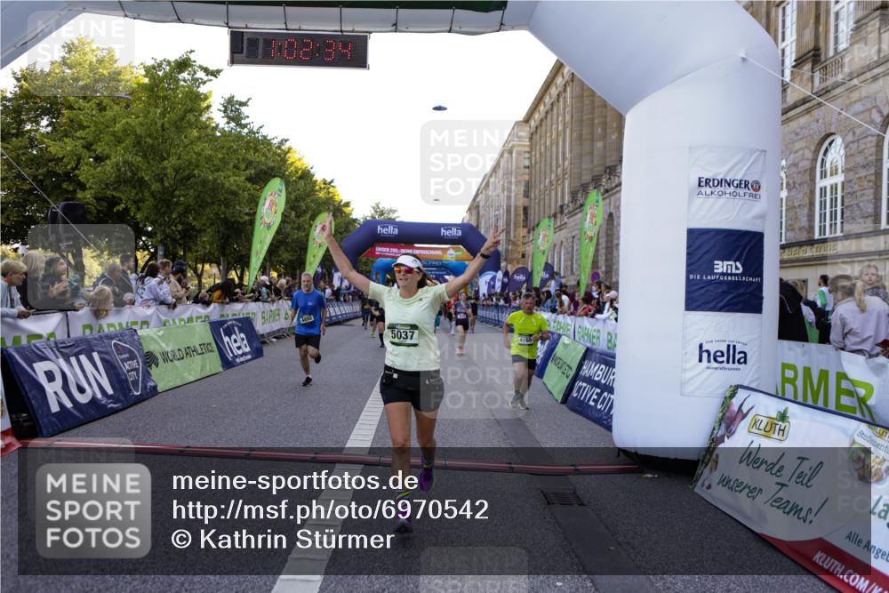 01.09.2024 - BARMER Alsterlauf Kathrin Stürmer Photography http://msf.ph/oto/6970542 01.09.2024 10:02:32 Ziel 2094, 2154, 2474, 2750, 2802, 2837, 3040, 3116, 3129, 3188, 3361, 3494, 3505, 3572, 3616, 3818, 4121, 4122, 8344, 8348, 2098, 2099, 2112, 2134, 2210, 2260, 2656, 2657, 2823, 3163, 3226, 3284, 3591, 3958, 3979, 4106, 4169, 4308, 4406, 4703, 4892, 5033, 5037 meine-sportfotos.de