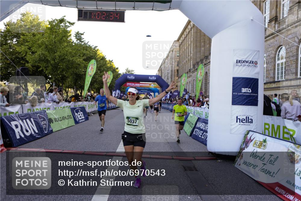 01.09.2024 - BARMER Alsterlauf Kathrin Stürmer Photography http://msf.ph/oto/6970543 01.09.2024 10:02:32 Ziel 2094, 2154, 2474, 2750, 2802, 2837, 3040, 3116, 3129, 3188, 3361, 3494, 3505, 3572, 3616, 3818, 4121, 4122, 8344, 8348, 2098, 2099, 2112, 2134, 2210, 2260, 2656, 2657, 2823, 3163, 3226, 3284, 3591, 3958, 3979, 4106, 4169, 4308, 4406, 4703, 4892, 5033, 5037 meine-sportfotos.de
