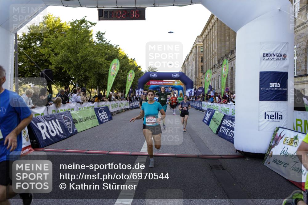 01.09.2024 - BARMER Alsterlauf Kathrin Stürmer Photography http://msf.ph/oto/6970544 01.09.2024 10:02:34 Ziel 2094, 2154, 2474, 2750, 2802, 3040, 3116, 3188, 3361, 3494, 3505, 3572, 3616, 3708, 3818, 4121, 4122, 5063, 8344, 8348, 2098, 2099, 2112, 2134, 2185, 2210, 2823, 3051, 3163, 3226, 3284, 3591, 3958, 3979, 4106, 4169, 4308, 4406, 4703, 4892, 5033, 5037, 5238, 8011 meine-sportfotos.de