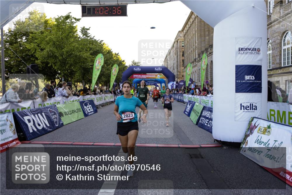 01.09.2024 - BARMER Alsterlauf Kathrin Stürmer Photography http://msf.ph/oto/6970546 01.09.2024 10:02:34 Ziel 2094, 2154, 2474, 2750, 2802, 3040, 3116, 3188, 3361, 3494, 3505, 3572, 3616, 3708, 3818, 4121, 4122, 5063, 8344, 8348, 2098, 2099, 2112, 2134, 2185, 2210, 2823, 3051, 3163, 3226, 3284, 3591, 3958, 3979, 4106, 4169, 4308, 4406, 4703, 4892, 5033, 5037, 5238, 8011 meine-sportfotos.de