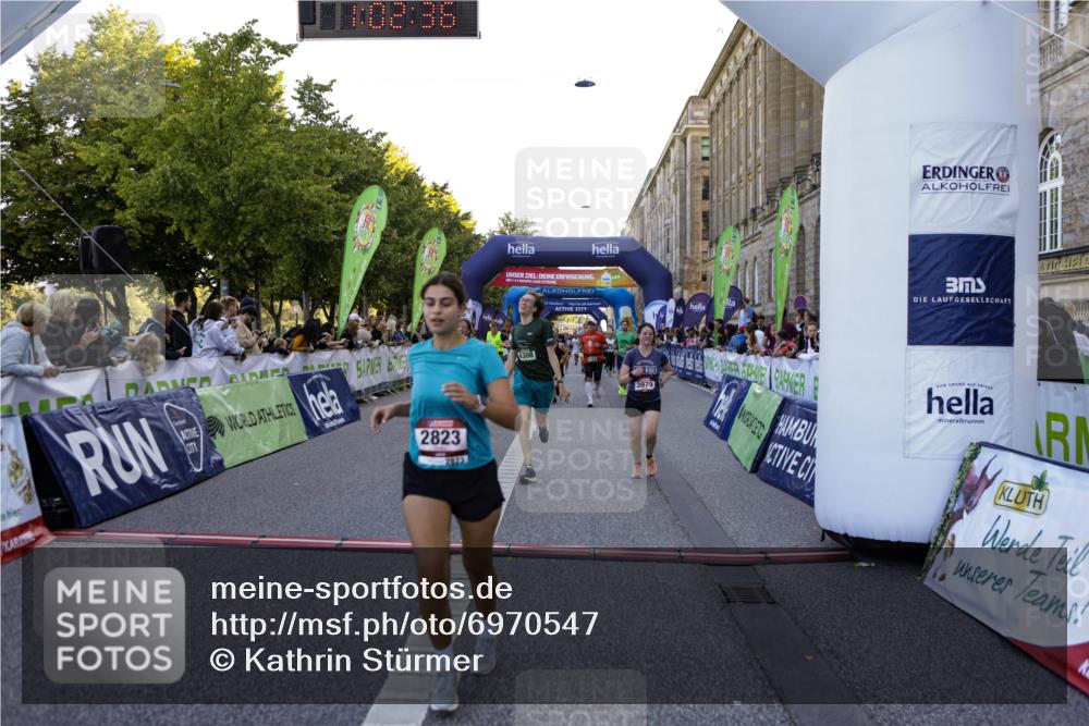 01.09.2024 - BARMER Alsterlauf Kathrin Stürmer Photography http://msf.ph/oto/6970547 01.09.2024 10:02:35 Ziel 2094, 2154, 2474, 2750, 2802, 3040, 3116, 3188, 3361, 3494, 3505, 3572, 3616, 3708, 3818, 4121, 4122, 5063, 2098, 2099, 2112, 2134, 2185, 2210, 2274, 2823, 3046, 3051, 3163, 3226, 3284, 3591, 3928, 3958, 3979, 4106, 4169, 4216, 4308, 4406, 4703, 4892, 4906, 5033, 5037, 5238, 8011 meine-sportfotos.de