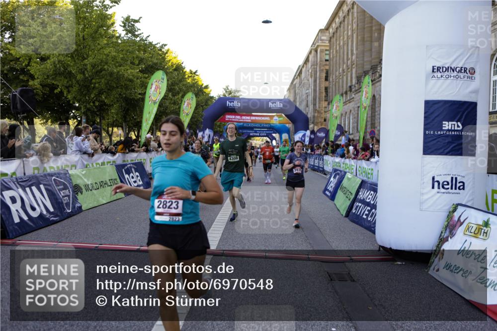 01.09.2024 - BARMER Alsterlauf Kathrin Stürmer Photography http://msf.ph/oto/6970548 01.09.2024 10:02:35 Ziel 2094, 2154, 2474, 2750, 2802, 3040, 3116, 3188, 3361, 3494, 3505, 3572, 3616, 3708, 3818, 4121, 4122, 5063, 2098, 2099, 2112, 2134, 2185, 2210, 2274, 2823, 3046, 3051, 3163, 3226, 3284, 3591, 3928, 3958, 3979, 4106, 4169, 4216, 4308, 4406, 4703, 4892, 4906, 5033, 5037, 5238, 8011 meine-sportfotos.de