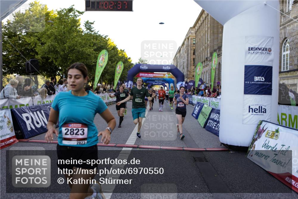 01.09.2024 - BARMER Alsterlauf Kathrin Stürmer Photography http://msf.ph/oto/6970550 01.09.2024 10:02:35 Ziel 2094, 2154, 2474, 2750, 2802, 3040, 3116, 3188, 3361, 3494, 3505, 3572, 3616, 3708, 3818, 4121, 4122, 5063, 2098, 2099, 2112, 2134, 2185, 2210, 2274, 2823, 3046, 3051, 3163, 3226, 3284, 3591, 3928, 3958, 3979, 4106, 4169, 4216, 4308, 4406, 4703, 4892, 4906, 5033, 5037, 5238, 8011 meine-sportfotos.de