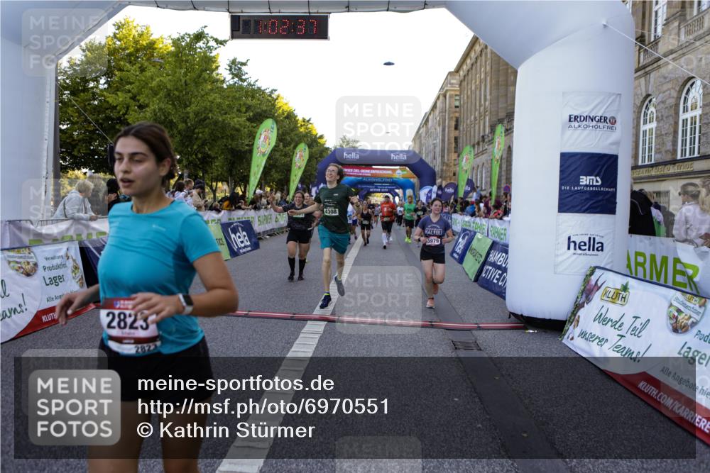01.09.2024 - BARMER Alsterlauf Kathrin Stürmer Photography http://msf.ph/oto/6970551 01.09.2024 10:02:35 Ziel 2094, 2154, 2474, 2750, 2802, 3040, 3116, 3188, 3361, 3494, 3505, 3572, 3616, 3708, 3818, 4121, 4122, 5063, 2098, 2099, 2112, 2134, 2185, 2210, 2274, 2823, 3046, 3051, 3163, 3226, 3284, 3591, 3928, 3958, 3979, 4106, 4169, 4216, 4308, 4406, 4703, 4892, 4906, 5033, 5037, 5238, 8011 meine-sportfotos.de