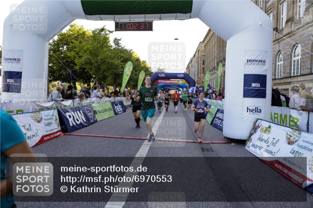 01.09.2024 - BARMER Alsterlauf Kathrin Stürmer Photography http://msf.ph/oto/6970553 01.09.2024 10:02:36 Ziel 2094, 2154, 2474, 2750, 2802, 3040, 3116, 3188, 3361, 3494, 3505, 3572, 3616, 3708, 3818, 4062, 4063, 4121, 4122, 5063, 8284, 8285, 2098, 2099, 2112, 2134, 2185, 2210, 2274, 2740, 2823, 3046, 3051, 3163, 3226, 3284, 3393, 3523, 3591, 3860, 3928, 3979, 3986, 4106, 4169, 4216, 4308, 4406, 4703, 4892, 4906, 5033, 5037, 5238, 8011 meine-sportfotos.de