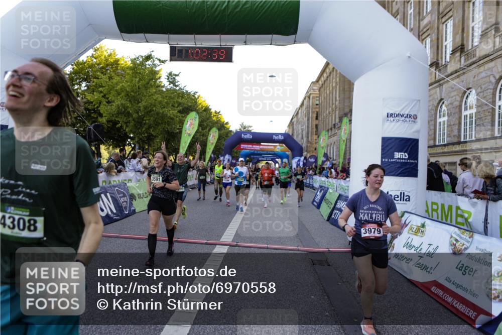01.09.2024 - BARMER Alsterlauf Kathrin Stürmer Photography http://msf.ph/oto/6970558 01.09.2024 10:02:37 Ziel 2094, 2154, 2474, 2750, 2802, 3040, 3116, 3188, 3361, 3494, 3572, 3616, 3708, 3818, 4062, 4063, 4121, 4122, 5063, 8284, 8285, 2098, 2099, 2112, 2134, 2185, 2210, 2274, 2740, 2823, 3046, 3051, 3163, 3226, 3284, 3393, 3523, 3591, 3860, 3928, 3979, 3986, 4106, 4169, 4216, 4308, 4406, 4703, 4841, 4892, 4906, 5033, 5037, 5145, 5238, 8011, 8296 meine-sportfotos.de