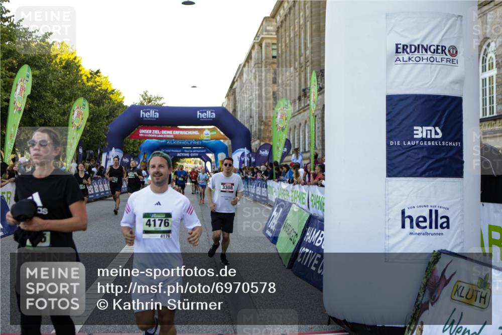 01.09.2024 - BARMER Alsterlauf Kathrin Stürmer Photography http://msf.ph/oto/6970578 01.09.2024 10:02:49 Ziel 2033, 2154, 2474, 2500, 2569, 2651, 2988, 2989, 3099, 3159, 3708, 3709, 3818, 4062, 4063, 4307, 4953, 4954, 5063, 8284, 8285, 2227, 2274, 2275, 2555, 2740, 2884, 3046, 3072, 3162, 3308, 3373, 3393, 3523, 3593, 3759, 3805, 3860, 3928, 3986, 4026, 4046, 4175, 4176, 4216, 4378, 4507, 4841, 4906, 4912, 4966, 5145, 5238, 8296 meine-sportfotos.de