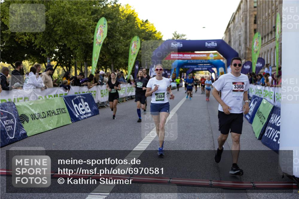 01.09.2024 - BARMER Alsterlauf Kathrin Stürmer Photography http://msf.ph/oto/6970581 01.09.2024 10:02:51 Ziel 2033, 2154, 2474, 2500, 2550, 2569, 2651, 2988, 2989, 3099, 3159, 3708, 3709, 4062, 4063, 4307, 4953, 4954, 5063, 8284, 8285, 2227, 2275, 2555, 2740, 2790, 2884, 3072, 3162, 3308, 3373, 3393, 3523, 3593, 3759, 3805, 3860, 3986, 4026, 4046, 4175, 4176, 4378, 4507, 4841, 4912, 4966, 5145, 8215, 8296 meine-sportfotos.de