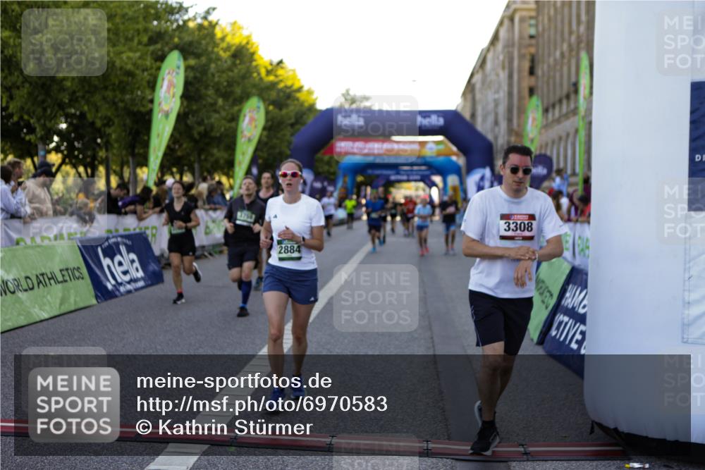 01.09.2024 - BARMER Alsterlauf Kathrin Stürmer Photography http://msf.ph/oto/6970583 01.09.2024 10:02:51 Ziel 2033, 2154, 2474, 2500, 2550, 2569, 2651, 2988, 2989, 3099, 3159, 3708, 3709, 4062, 4063, 4307, 4953, 4954, 5063, 8284, 8285, 2227, 2275, 2555, 2740, 2790, 2884, 3072, 3162, 3308, 3373, 3393, 3523, 3593, 3759, 3805, 3860, 3986, 4026, 4046, 4175, 4176, 4378, 4507, 4841, 4912, 4966, 5145, 8215, 8296 meine-sportfotos.de