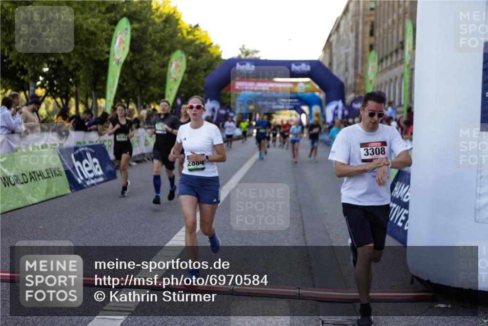 01.09.2024 - BARMER Alsterlauf Kathrin Stürmer Photography http://msf.ph/oto/6970584 01.09.2024 10:02:51 Ziel 2033, 2154, 2474, 2500, 2550, 2569, 2651, 2988, 2989, 3099, 3159, 3708, 3709, 4062, 4063, 4307, 4953, 4954, 5063, 8284, 8285, 2227, 2275, 2555, 2740, 2790, 2884, 3072, 3162, 3308, 3373, 3393, 3523, 3593, 3759, 3805, 3860, 3986, 4026, 4046, 4175, 4176, 4378, 4507, 4841, 4912, 4966, 5145, 8215, 8296 meine-sportfotos.de
