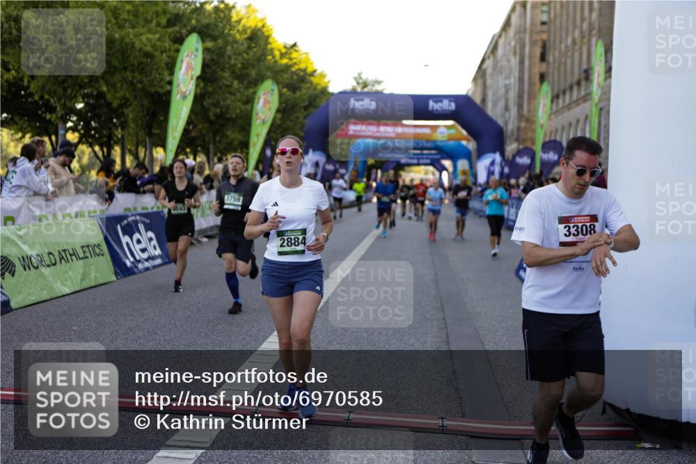 01.09.2024 - BARMER Alsterlauf Kathrin Stürmer Photography http://msf.ph/oto/6970585 01.09.2024 10:02:51 Ziel 2033, 2154, 2474, 2500, 2550, 2569, 2651, 2988, 2989, 3099, 3159, 3708, 3709, 4062, 4063, 4307, 4953, 4954, 5063, 8284, 8285, 2227, 2275, 2555, 2740, 2790, 2884, 3072, 3162, 3308, 3373, 3393, 3523, 3593, 3759, 3805, 3860, 3986, 4026, 4046, 4175, 4176, 4378, 4507, 4841, 4912, 4966, 5145, 8215, 8296 meine-sportfotos.de