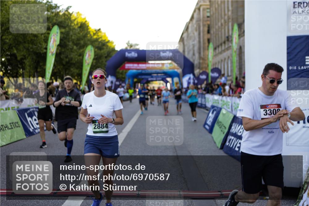 01.09.2024 - BARMER Alsterlauf Kathrin Stürmer Photography http://msf.ph/oto/6970587 01.09.2024 10:02:52 Ziel 2033, 2474, 2500, 2550, 2569, 2637, 2651, 2988, 2989, 3099, 3159, 3708, 3709, 4062, 4063, 4307, 4953, 4954, 5063, 5273, 8284, 8285, 2227, 2275, 2555, 2790, 2884, 3072, 3162, 3308, 3373, 3593, 3759, 3805, 4026, 4046, 4175, 4176, 4378, 4507, 4841, 4912, 4966, 5131, 5145, 8215, 8296 meine-sportfotos.de